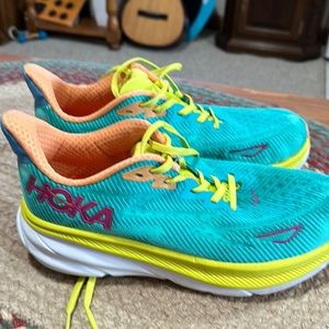 Hoka Clifton 9 8.5 men’s 10.5 women’s